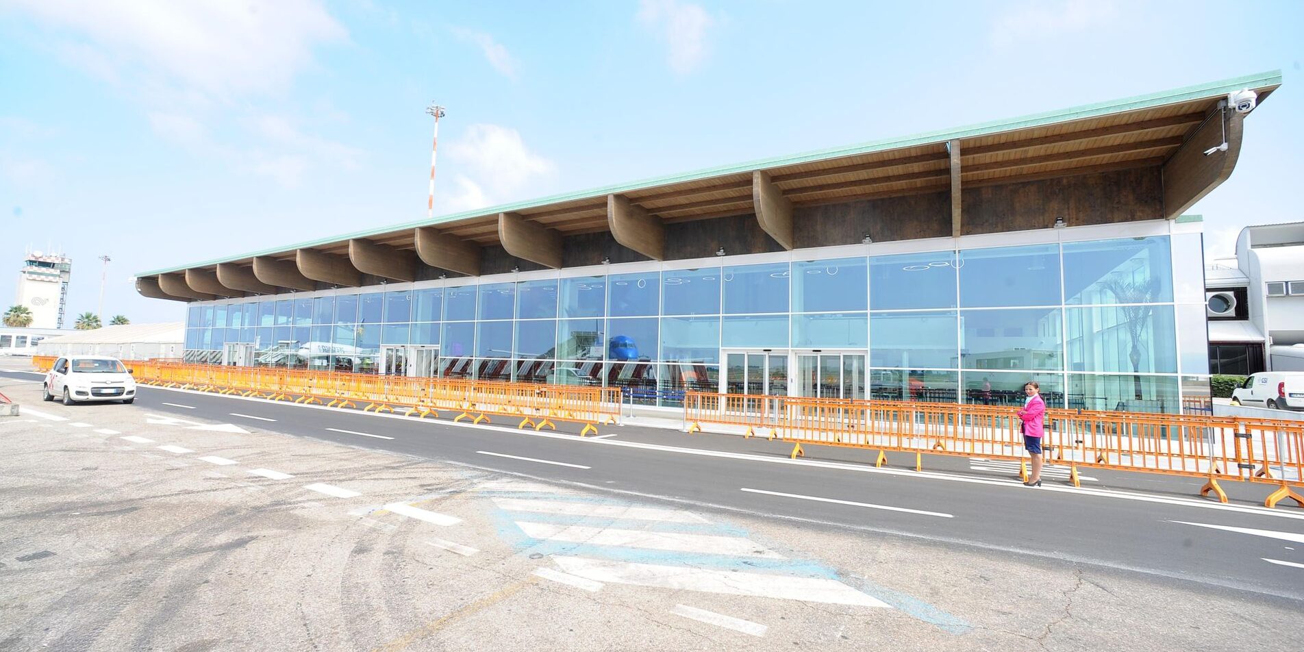 L Aeroporto Di Lamezia Ha Un Nuovo E Moderno Gate Di Imbarco