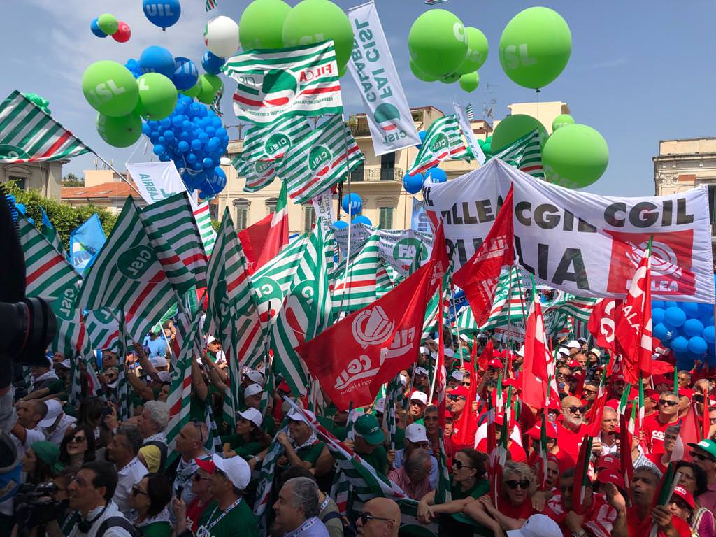 Risultati immagini per SINDACATI A REGGIO CALABRIA IN 25 MILA FOTO ?