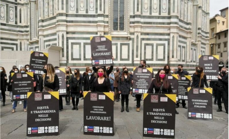 Una recente protesta degli operatori che lavorano nel wedding