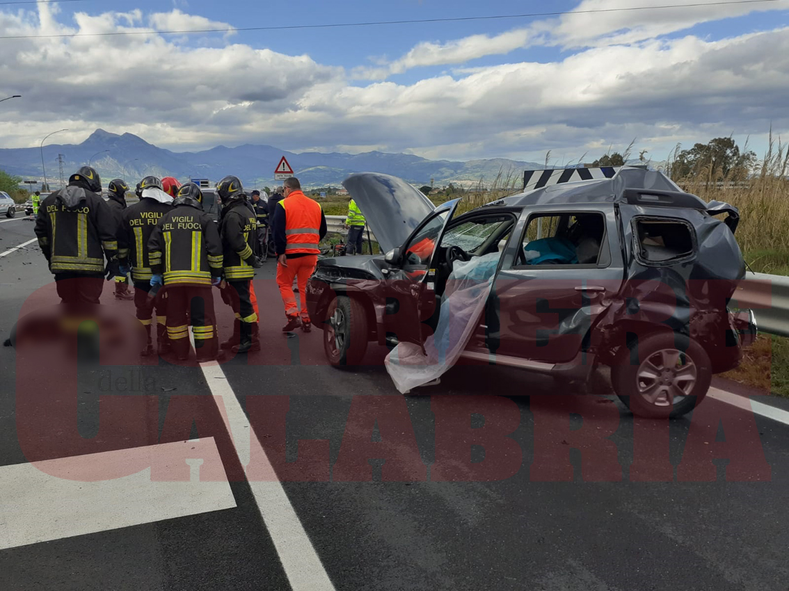 Domenica Di Sangue Sulla Statale 106, Incidente Stradale A Sibari: Due ...