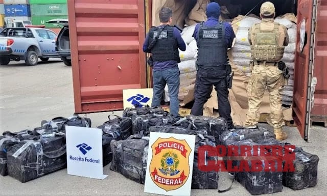 Narcotraffico, mega sequestro di droga: 550 chili diretti al porto di Gioia Tauro - FOTO