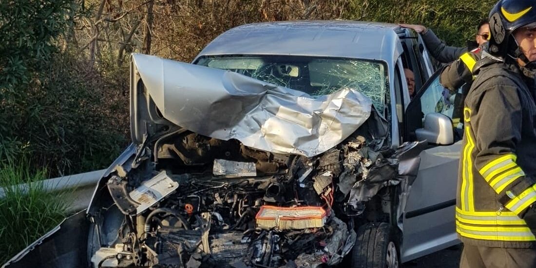 Incidente Stradale Nel Catanzarese, Quattro I Feriti