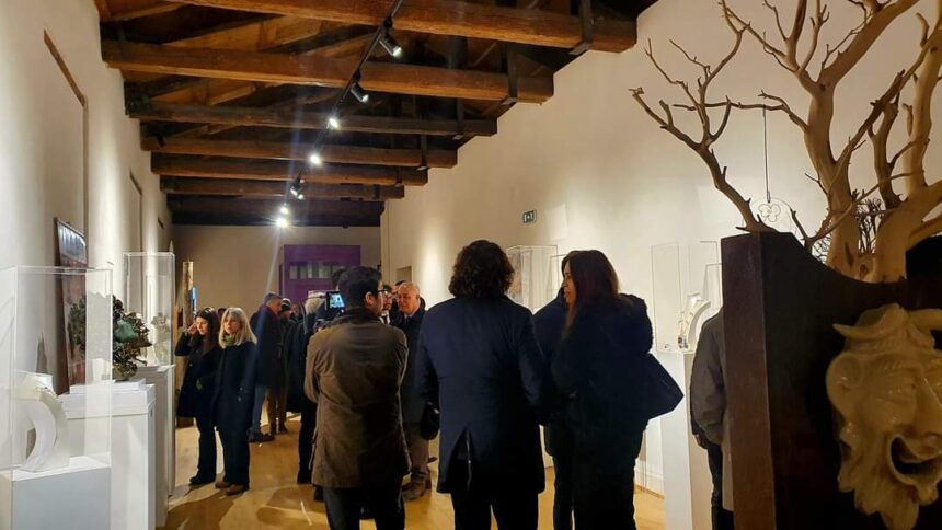 Cosenza, in mostra 90 opere pittoriche e creazioni sartoriali - FOTO •  Meraviglie di Calabria