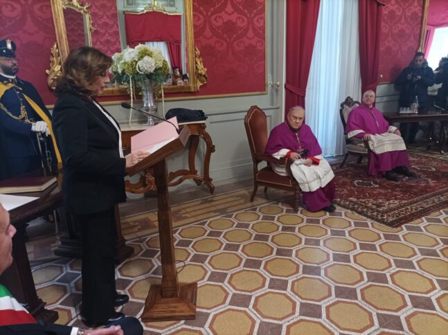 Cosenza accoglie il nuovo vescovo. L'insediamento ufficiale di monsignor  Checchinato - FOTO e VIDEO