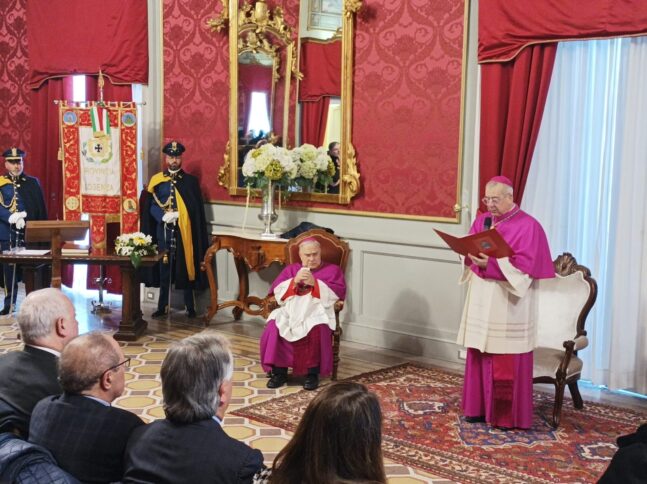 Cosenza accoglie il nuovo vescovo. L'insediamento ufficiale di monsignor  Checchinato - FOTO e VIDEO