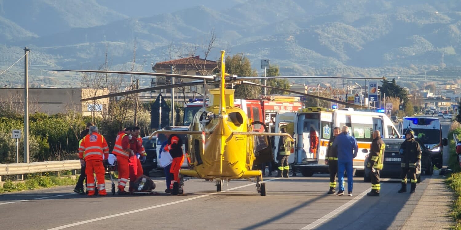 Carambola Tra Quattro Auto Sulla Strada Statale 106, Un Morto A ...