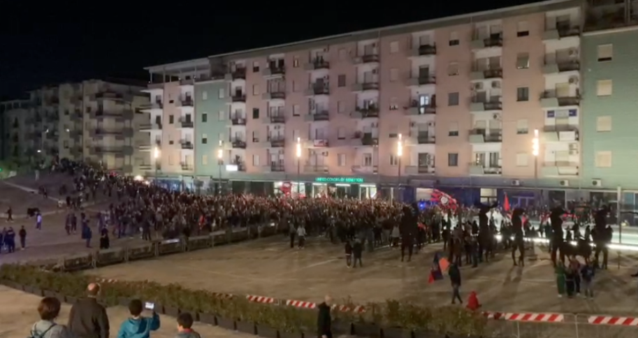 Le strade di Cosenza invase dai tifosi