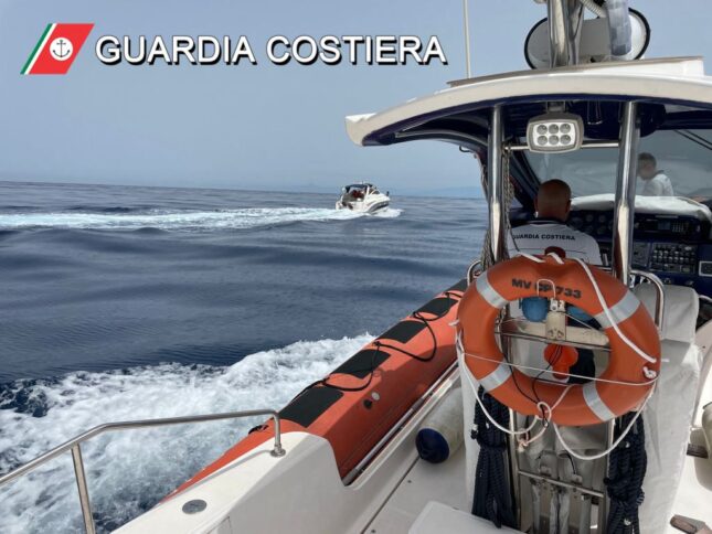 Troppi passeggeri a bordo, sanzioni per 6mila euro alle barche lungo la Costa degli Dei